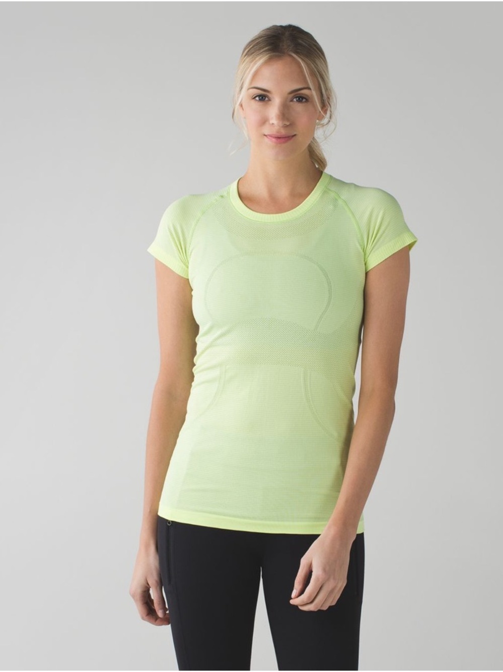 Lululemon Swiftly Tech Short Sleeve Crew
Heathered Ray size 6
